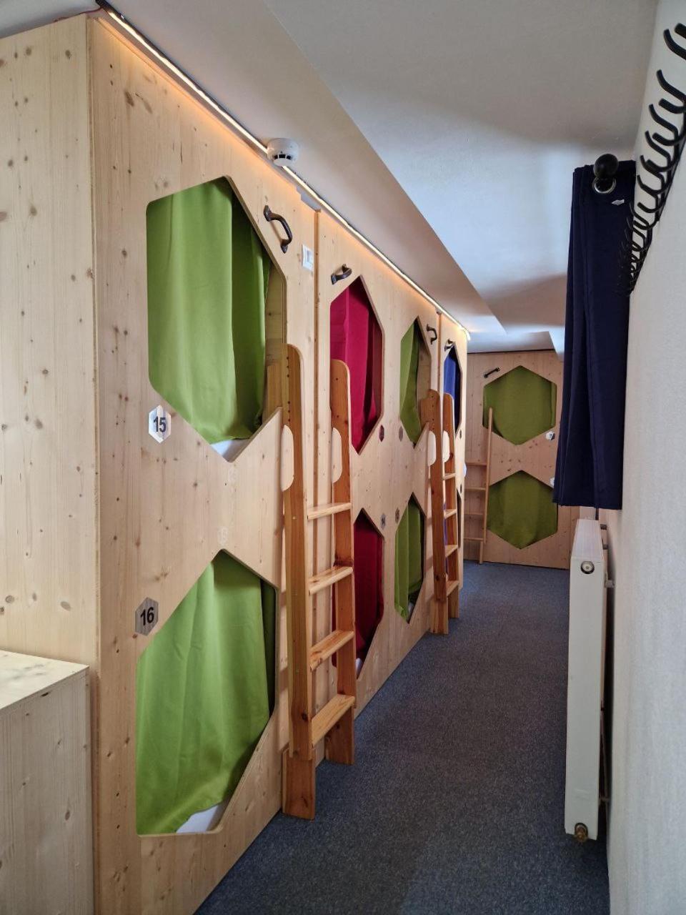 Stanton Hostel 장크트안톤암아를베르크 외부 사진